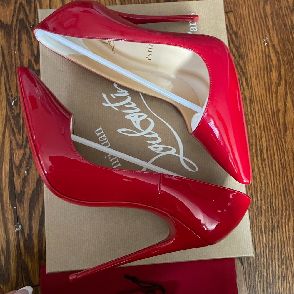 Christian louboutin So Kate red patent heels